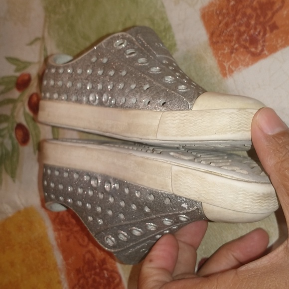 Native Shoes - Picture 2 of 7